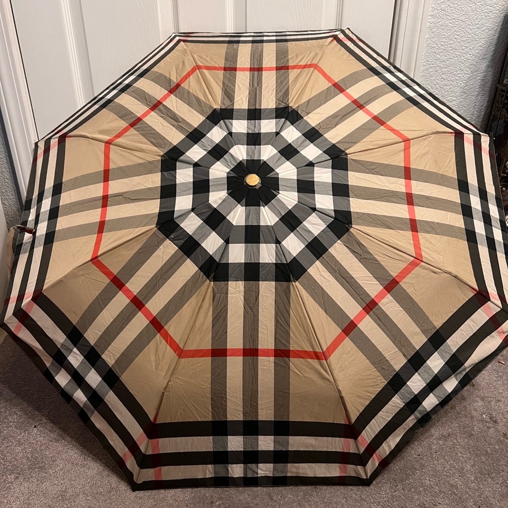 Burberry Classic Check Umbrella in Tan and Black